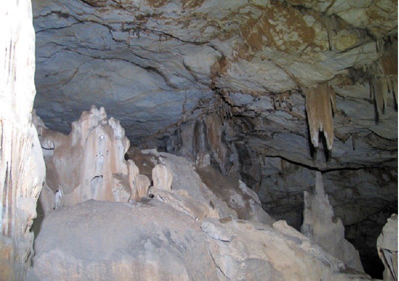 تالار اصلی غار آزادخان محلات
